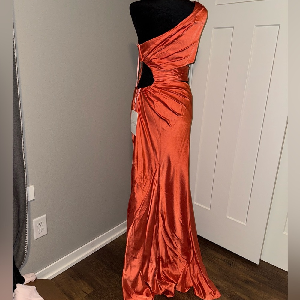 New | MAC DUGGAL
Orange Cut Out One Shoulder Satin Gown | 4 | 68485 - Picture 4 of 7